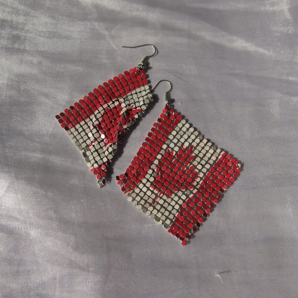 🌈Canadian Flag Earrings🌈 Deal in Disc.! - Picture 1 of 2